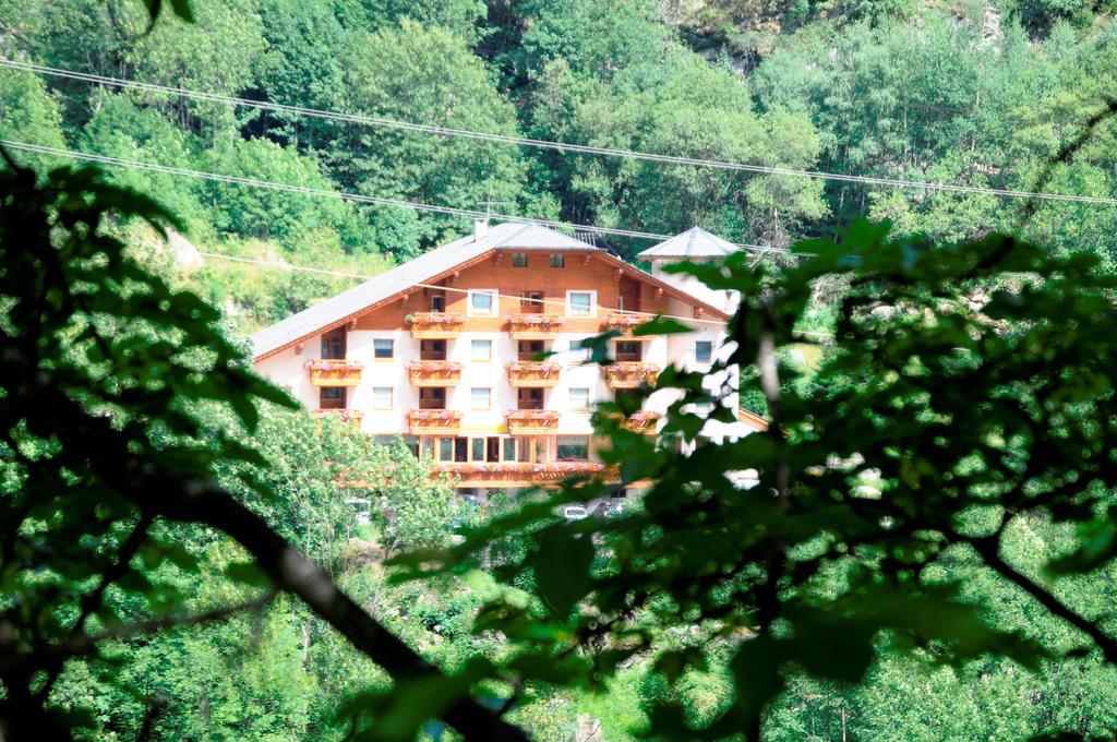 Alps Oriental Wellness Hotel Campodolcino Εξωτερικό φωτογραφία